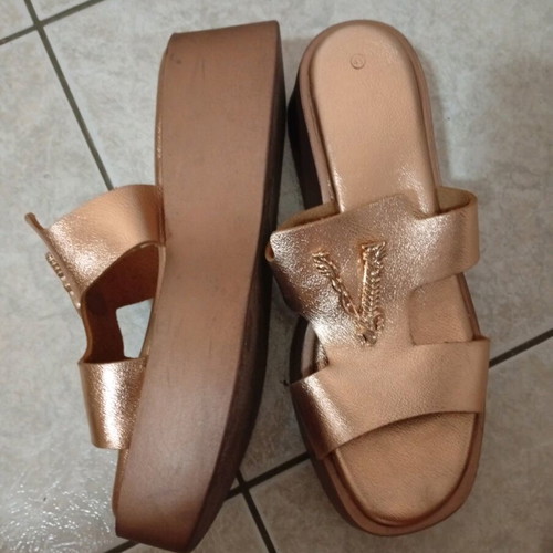 Flatform slippers gold like new, size 41