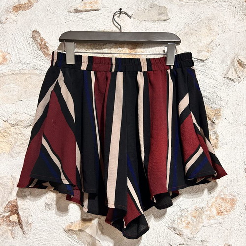PrettyLittleThing Striped High-Waisted Shorts Burgundy Black Size 12