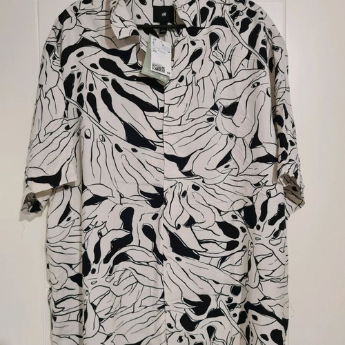 H&M men's shirt new with floral patterns, XXL, black and white