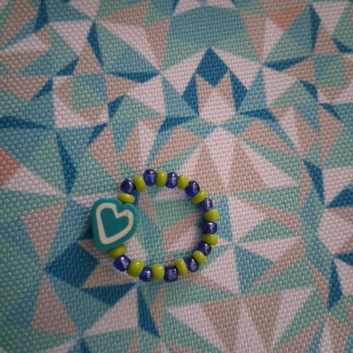 Elastic ring with beads and decorative heart, like new, blue and green