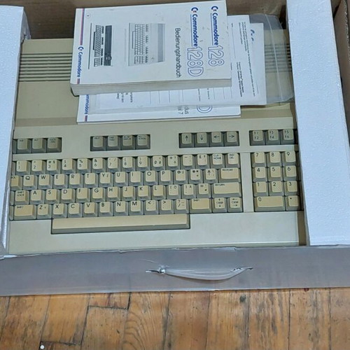 Commodore 128 like new in excellent working condition