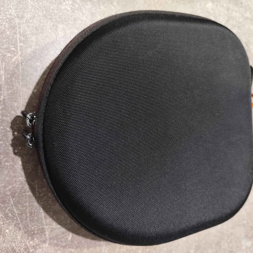 Headset carrying case like new, hard plastic protection