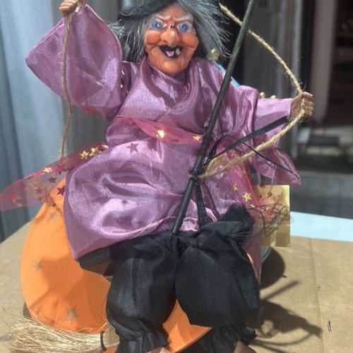 Decorative witch with lights and battery operation new