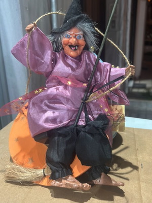 Decorative witch with lights and battery operation new