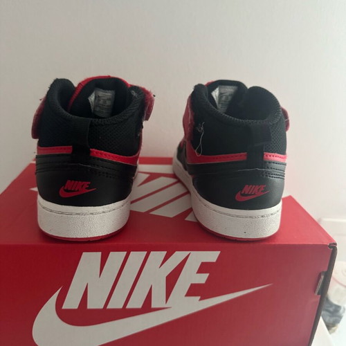 Nike kids athletic shoes size 27 like new, low boots black-red