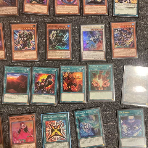 Yu-Gi-Oh Lot 60 Cards and 2 Playmats like new