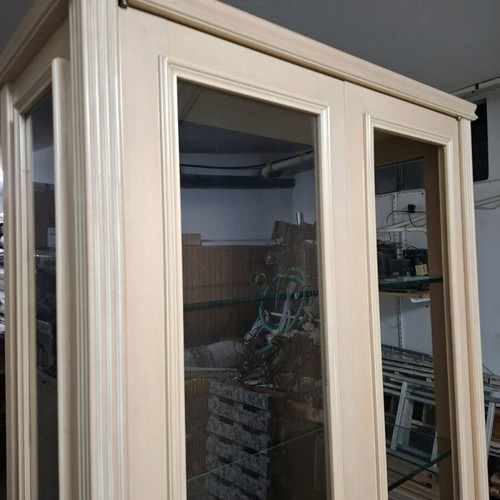 Showcase like new, height 196 cm, glass shelves