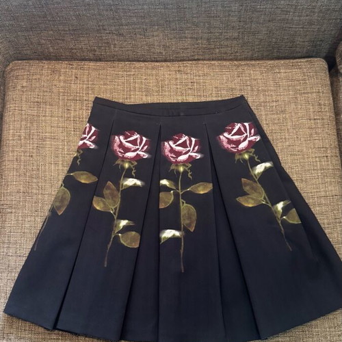Spell skirt almost unused, black with rose design