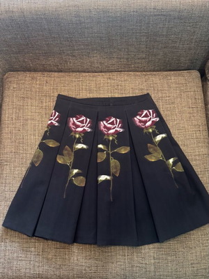 Spell skirt almost unused, black with rose design