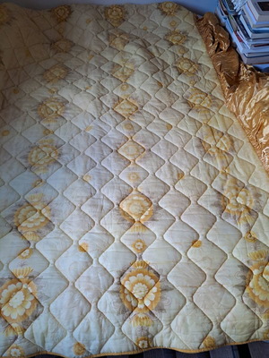 Quilt used with side pockets