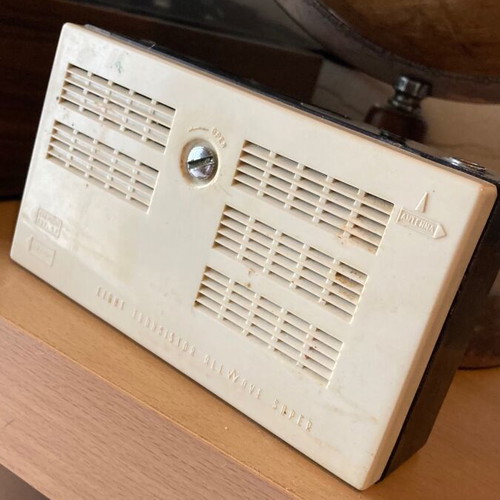 Sanyo Eight Transistor All Wave Super 8TR Deluxe radio used, 1959