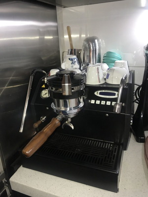 La Marzocco GS3 Manual μεταχειρισμένη με ξύλινη λαβή και μαύρο