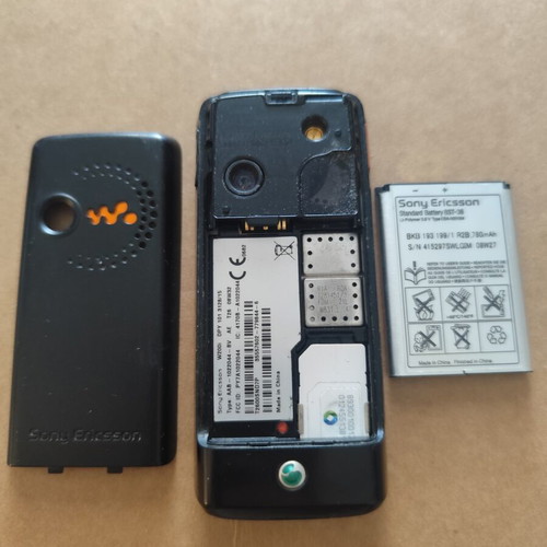 Sony Ericsson W200i vintage mobile phone used