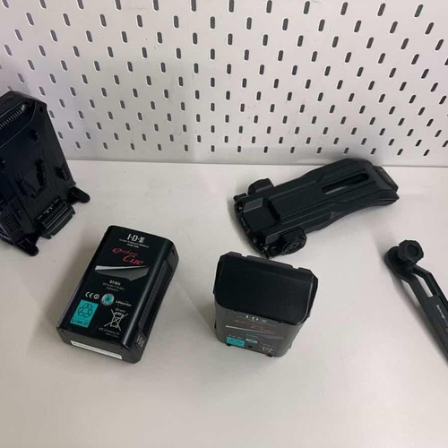 Blackmagic URSA Mini Pro 4.6K G2 like new, V-Mount ready kit