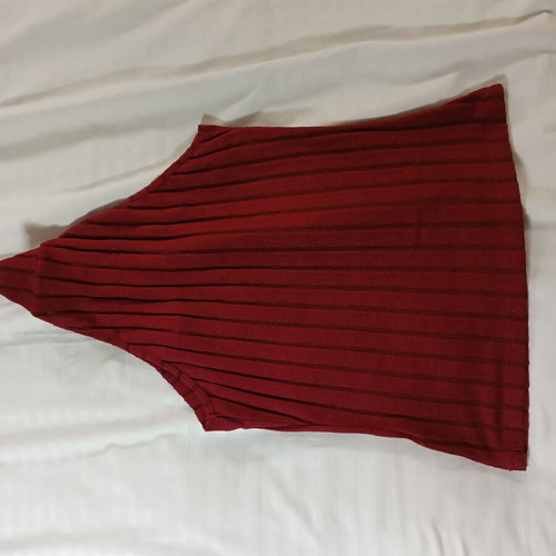 Shein knitted halterneck top like new, red rib-knit