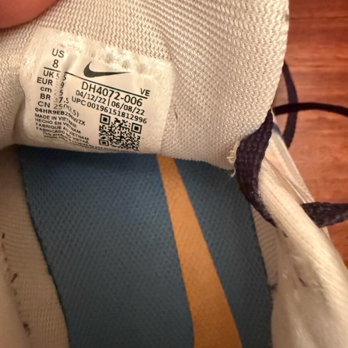 Nike women's athletic shoes like new, size 39