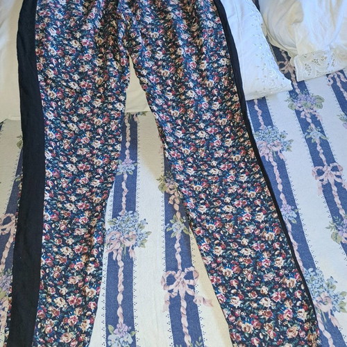 Women's thin leggings with flowers used, size S