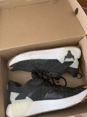 Under Armour Project Rock 6 athletic shoes size 46 used