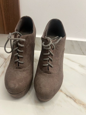 Ankle boots like new, beige, size 38