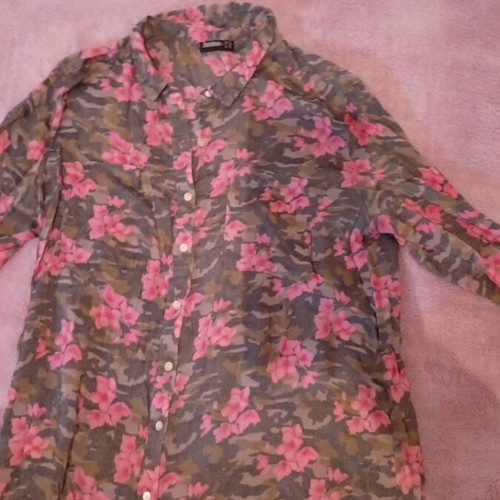 Women's camouflage shirt with pink flowers like new