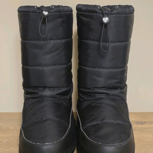 Love Moschino women's warm apreski boots like new, sizes 38-41, black