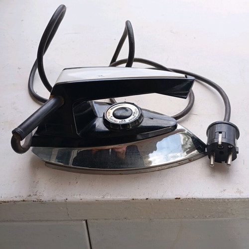 Vintage electric iron 70s used, East Germany