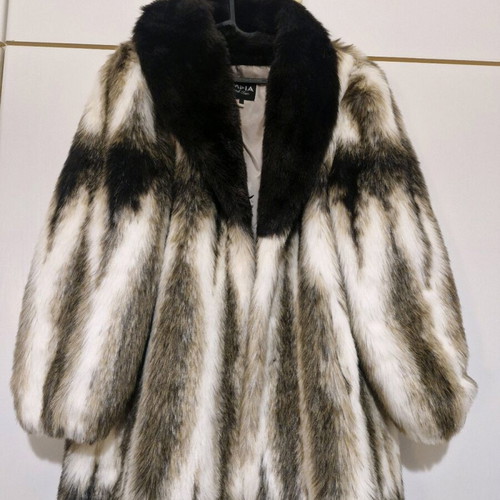 Eco fur coat like new with collar, size L-XL, black and white