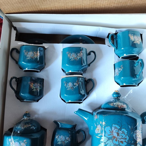 Korosten Porcelain Vintage Tea and Coffee Set, turquoise with gold trim