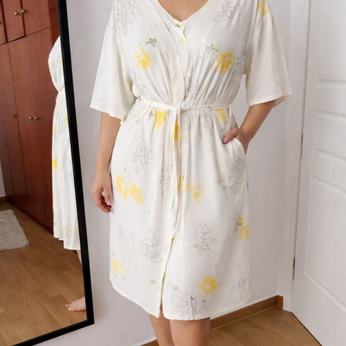 Nightgown and robe set XXL like new, beige with yellow flowers