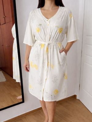 Nightgown and robe set XXL like new, beige with yellow flowers