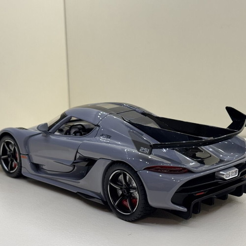 Koenigsegg Jesko 1:22 Jiaye Model new with box