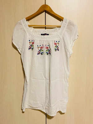 Sfera white cotton blouse with lace and colorful embroidery like new, size M