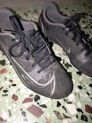 nike mercurial 36,5