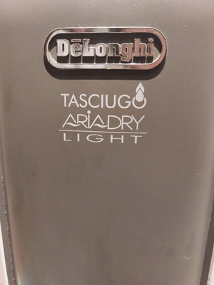 DeLonghi TASCIUGO ARIADRY LIGHT dehumidifier like new
