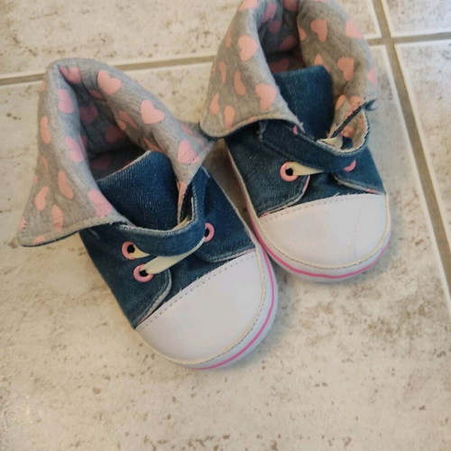 Baby shoes like new, unworn
