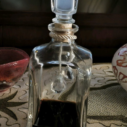 Wedding carafe like new with stopper and decorative elements