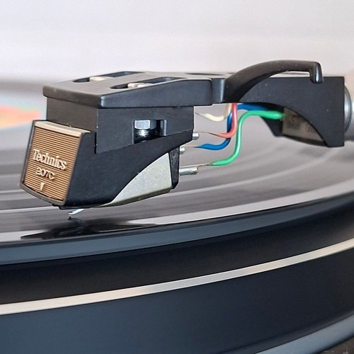 Technics SL-Q2 turntable used with quartz lock and genuine 207c cartridge