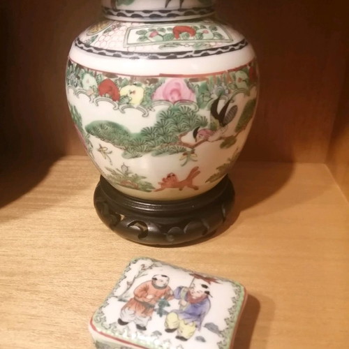 Porcelain decorative Chinese art antique containers in excellent condition