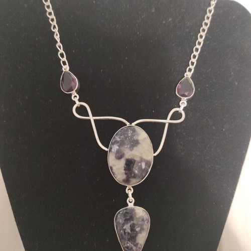 Handmade necklace with charoite and amethyst stones, new, 45 cm chain