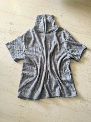Mallinx turtleneck blouse like new