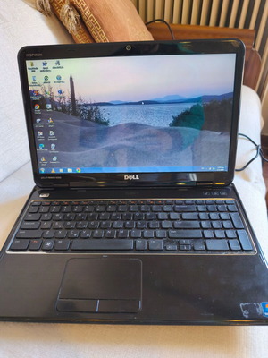 Dell Inspiron laptop like new, Intel Core i3, 4GB RAM, 256GB SSD, 15"