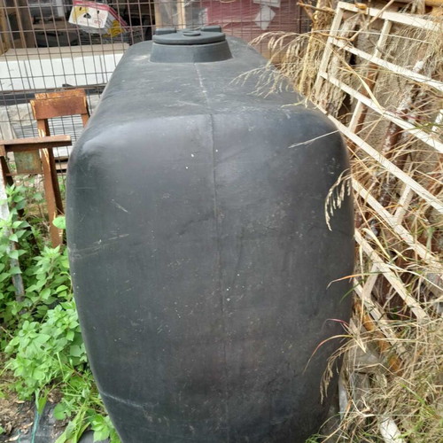Oil tank 1,000 liters like new, slightly used