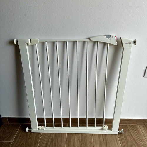 MUNCHKIN Maxi Secure Safety Gate 76-82cm like new