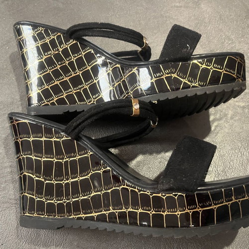 Platform sandals Black & Gold size 39 like new, synthetic suede