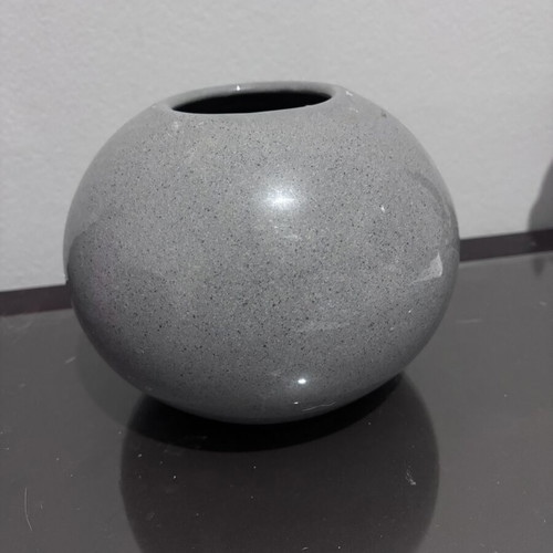 Gray vase 0.15cm height, like new