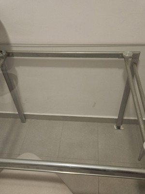 Glass dining table with 4 chairs used