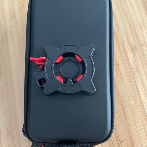 GIVI S957B waterproof smartphone case with mount