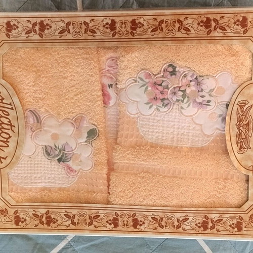 Towel set new, one large and two small