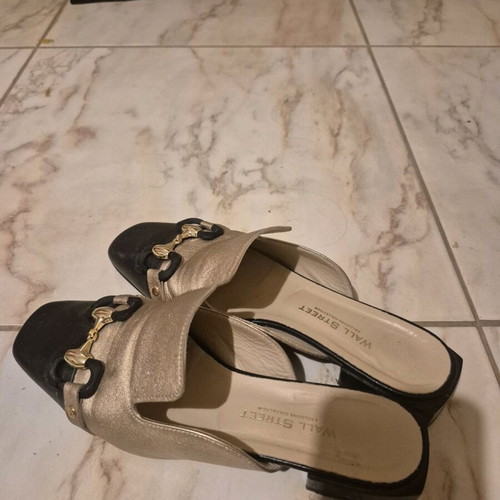 Wall Street Pasoumakia size 38 like new, gold