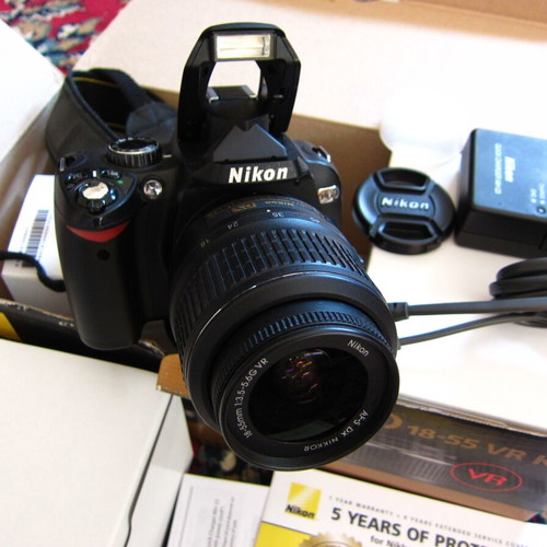 Nikon D60 DSLR Camera Kit DX Format 10.2MP with VR 18-55mm Lens like new